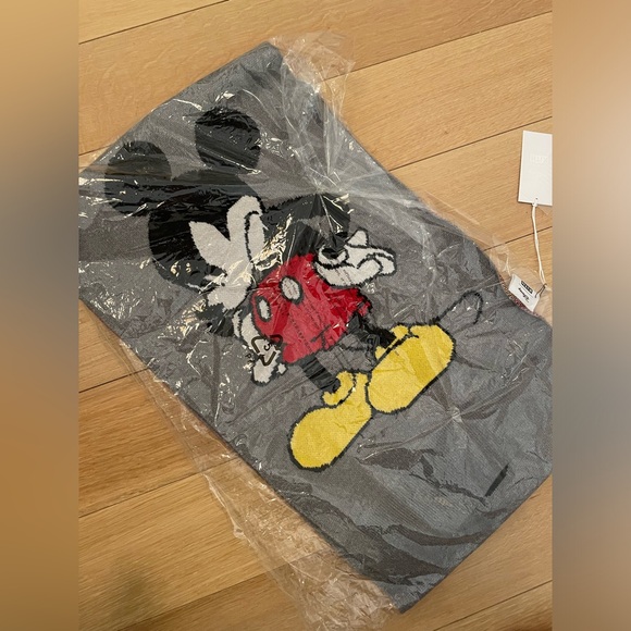 Kith Disney collab Mickey Mouse scarf NEW with tags NWT - Picture 1 of 4